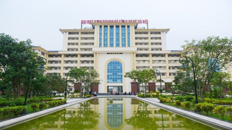 Trường Đại học Kinh doanh và Công nghệ vẫn luôn giữ vững vị trí trong top trường đại học dân lập tốt nhất Hà Nội