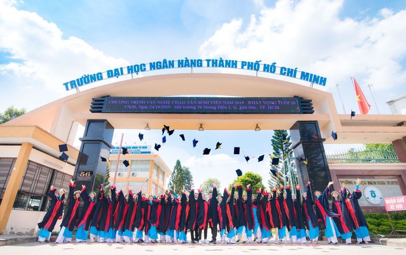 Trường Đại học Ngân Hàng TPHCM là một trong các trường đại học chính quy xét tuyển học bạ