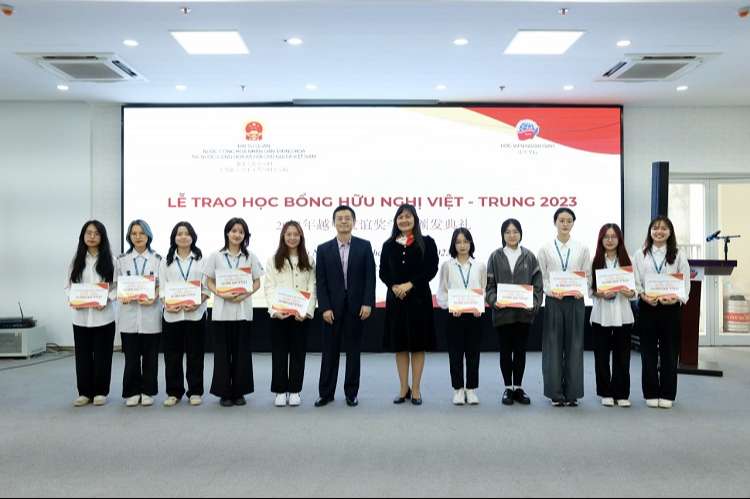 Học bổng Hữu nghị Việt Trung được trao cho sinh viên