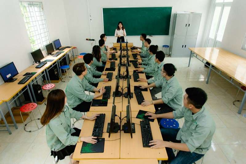 Trường trang bị thiết bị hiện đại để phục vụ công tác giảng dạy