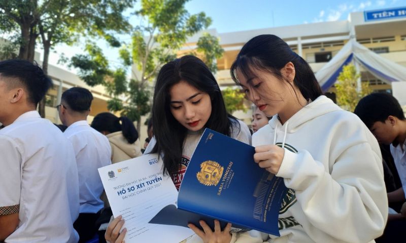 Vì sao nên gửi hồ sơ vào những trường đại học ở Hà Nội xét học bạ?