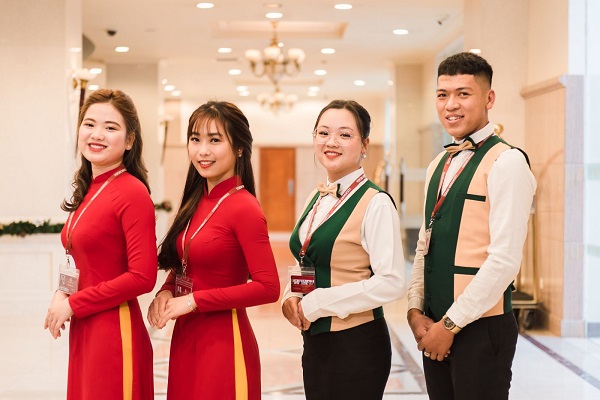 quan-tri-nha-hang-khach-san-hoc-truong-nao-1
