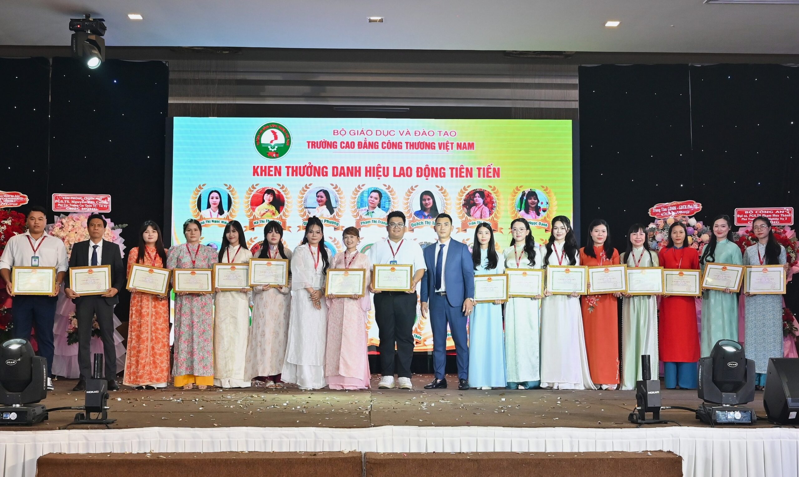 Khen thưởng với đội ngũ cán bộ giảng viên trong quá trình công tác tại VCI 