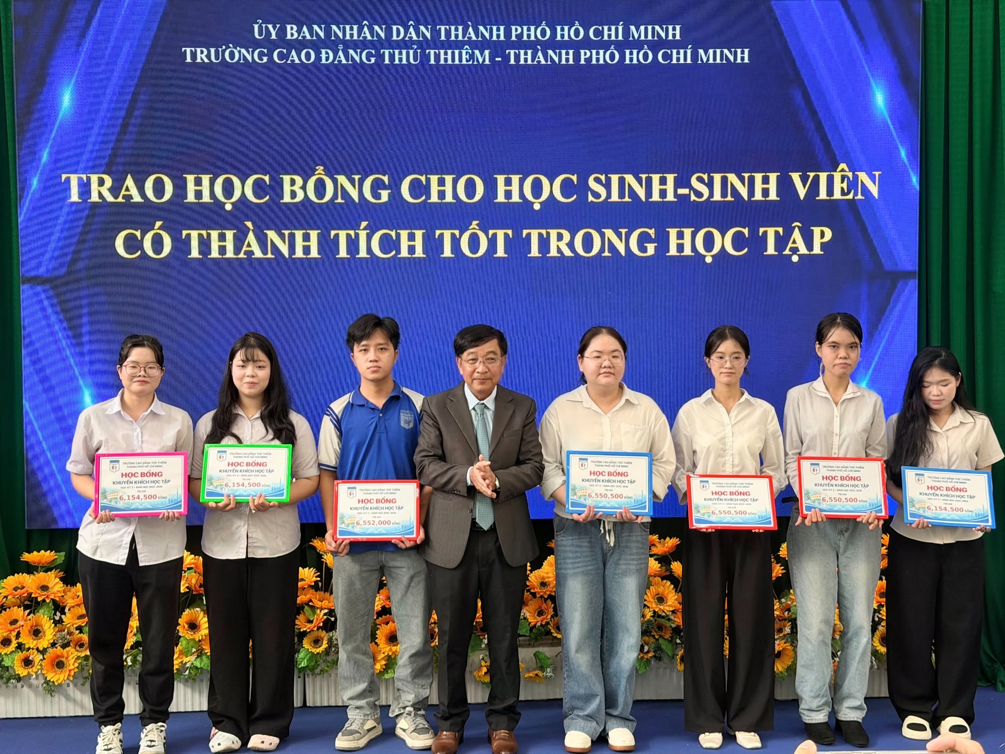 Học bổng Cao đẳng Thủ Thiêm dành cho sinh viên có thành tích học tập tốt